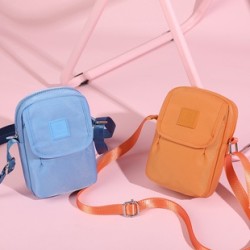 Mujeres Medio Nylon Color Sólido Estilo Clásico Oval Cremallera Bolso Cuadrado