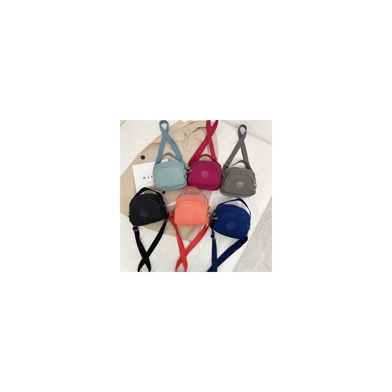 Mujeres Pequeña Nylon Color Sólido Vacaciones Estilo Clásico Cuadrado Cremallera Bolso Bandolera