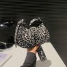 Mujeres Medio Cuero Sintético Leopardo Ropa De Calle Cuadrado Cremallera Bolsa Para Las Axilas