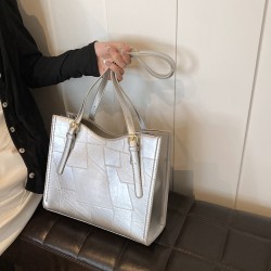Mujeres Medio Cuero Sintético Color Sólido Estilo Vintage Estilo Clásico Cuadrado Cremallera Bolso De Mano