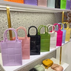 Mujeres Medio PVC Enrejado Color Sólido Básico Estilo Clásico Cuadrado Abierto Bolsa De Gelatina