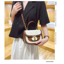 Mujeres Medio Cuero Sintético Letra Color Sólido Estilo Vintage Estilo Clásico Cuadrado Gire La Tapa Bolso Bandolera