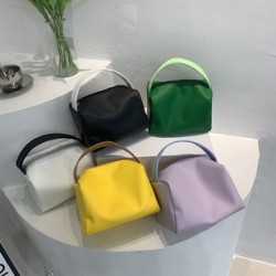 Mujeres Medio Cuero Sintético Color Sólido Básico Estilo Clásico Cuadrado Cremallera Bolso