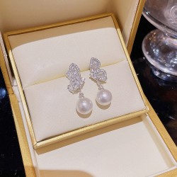 1 Par Elegante Señora Mariposa Embutido Cobre Perlas Artificiales Circón Pendientes De Gota