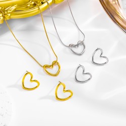 Joyería Al Por Mayor Lindo Estilo Simple Estilo Romano Forma De Corazón Acero inoxidable 304 chapados en oro de 18k Aretes Colla